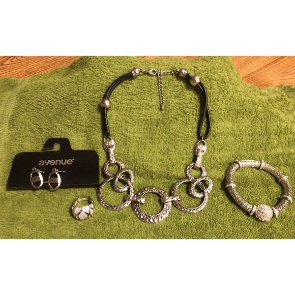 Avenue Necklace, Bracelet, Earings & Ring - Picture 1 of 8